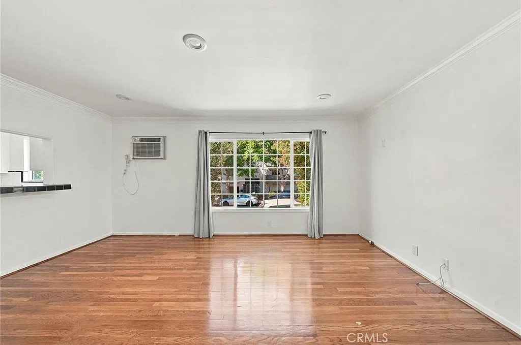 2 bed, 1000 sqft, $2,700 — Photo 3