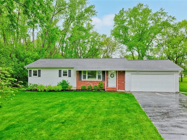 1 Ashton Dr, Rochester, NY 14624