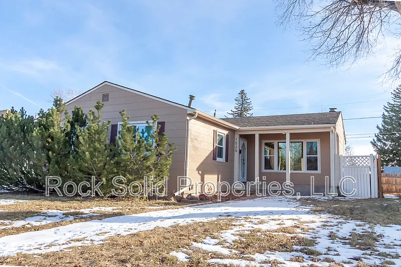 Building Photo - 1529 Walnut Dr