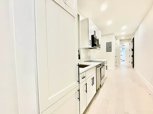 Rented by HOLTON REAL ESTATE INC. | media 13