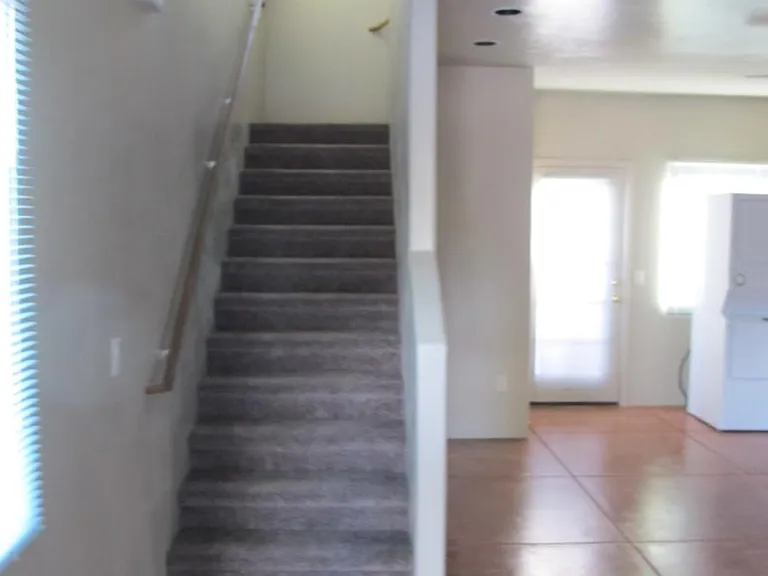 2524 E Lind Rd — Photo 13