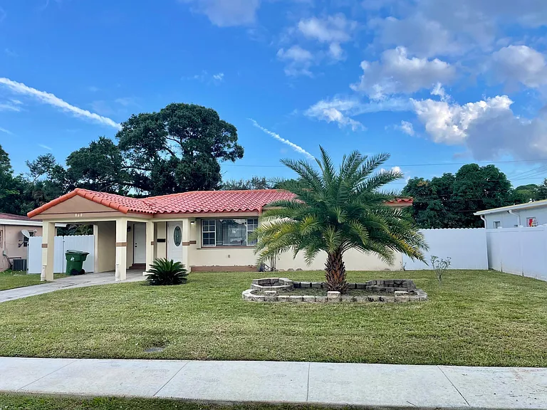 860 Arizona Ave — Photo 5