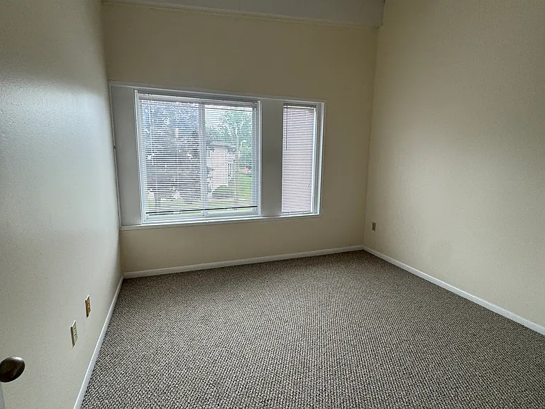 18 Westgate Dr — Photo 10