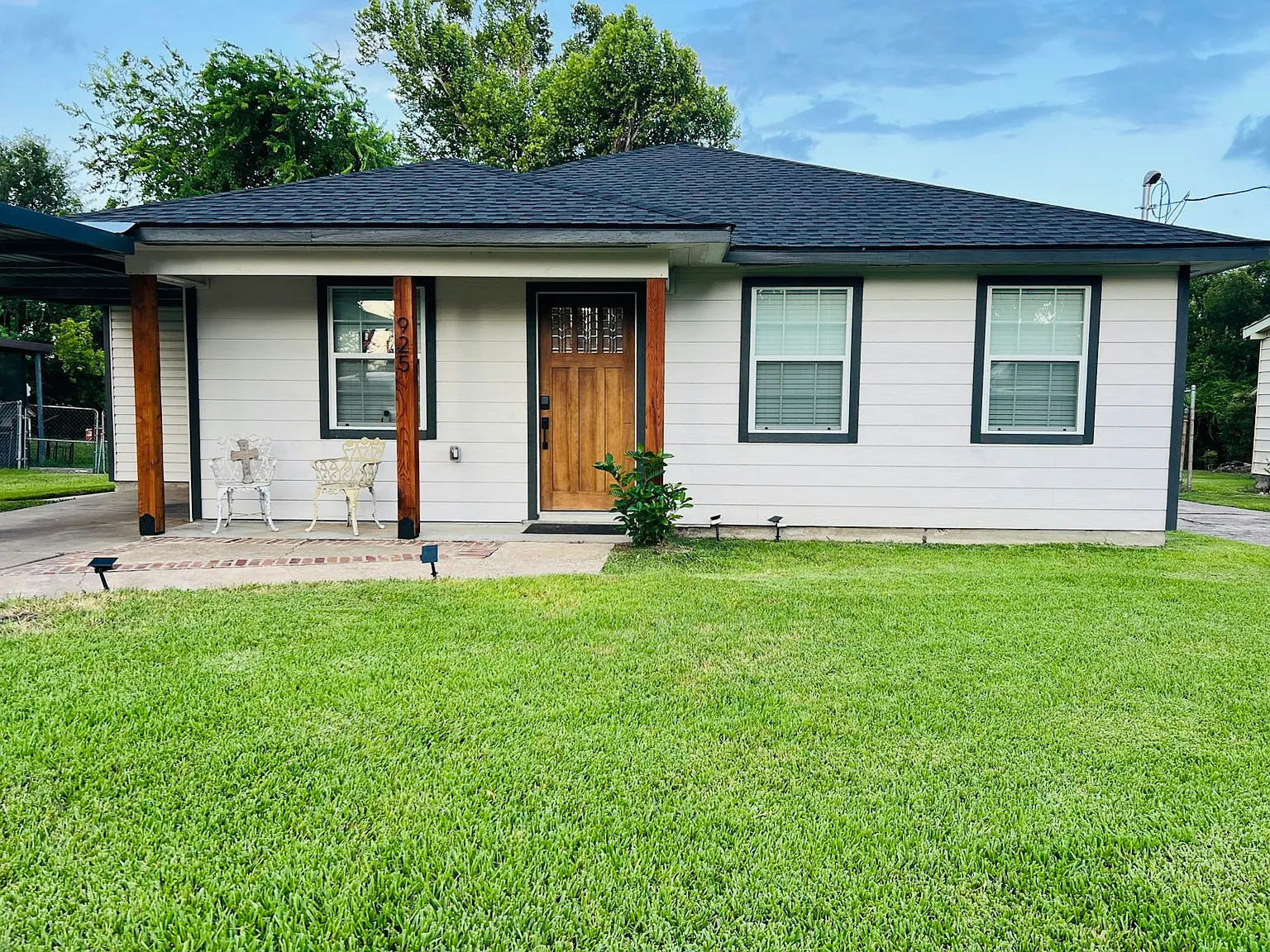 925 Cimarron St — Photo 2