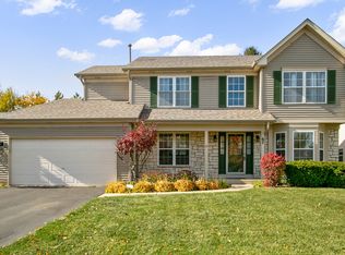 67 Raven Dr, Aurora, IL 60506