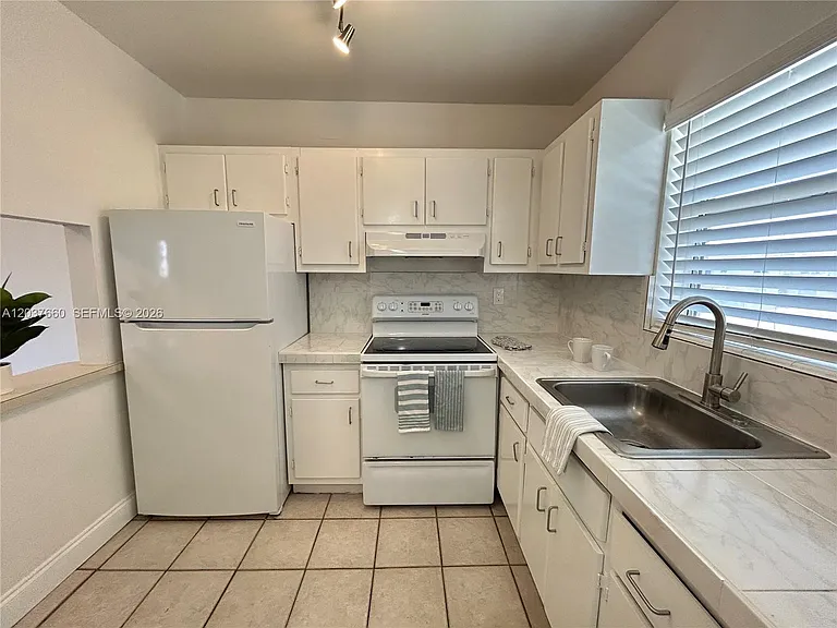 7505 SW 82nd St #320 — Photo 6
