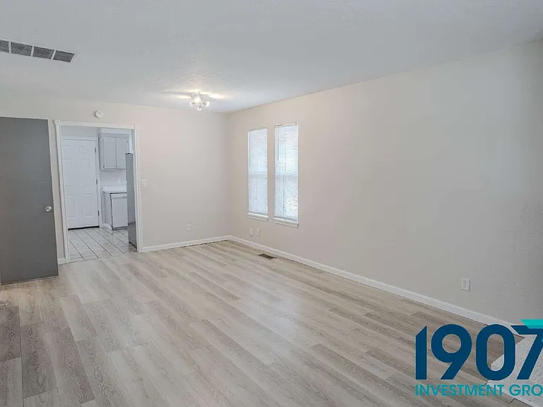 1247 W Huntington Way #A — Photo 3