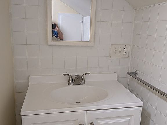 3rd image of 51 Engrem Ave