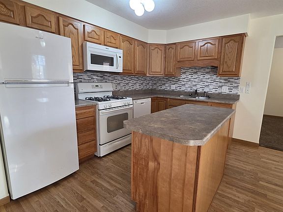 2nd image of 1652 Exchange St Unit 45