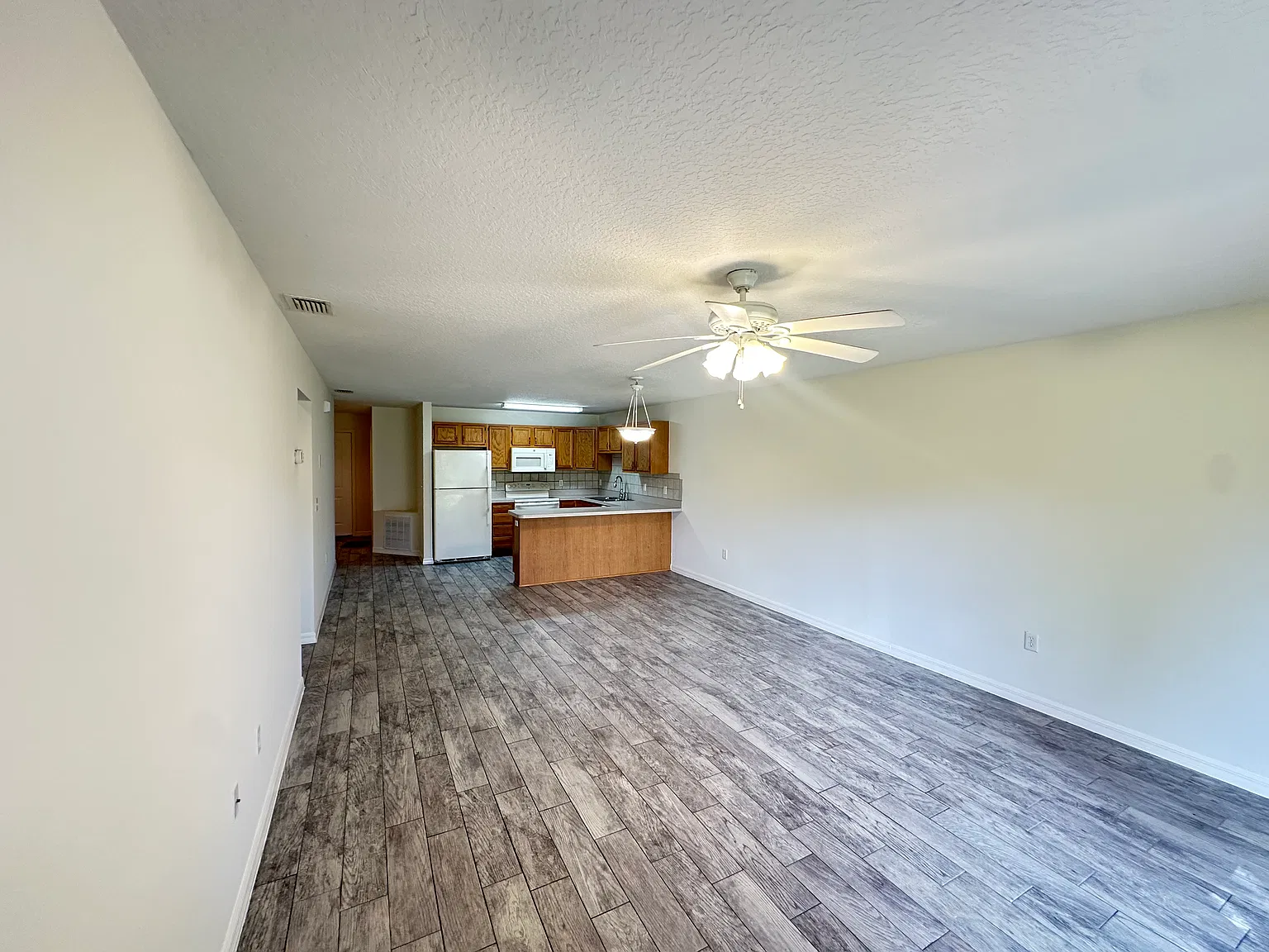 2 bed, 1040 sqft, $1,595 — Photo 4