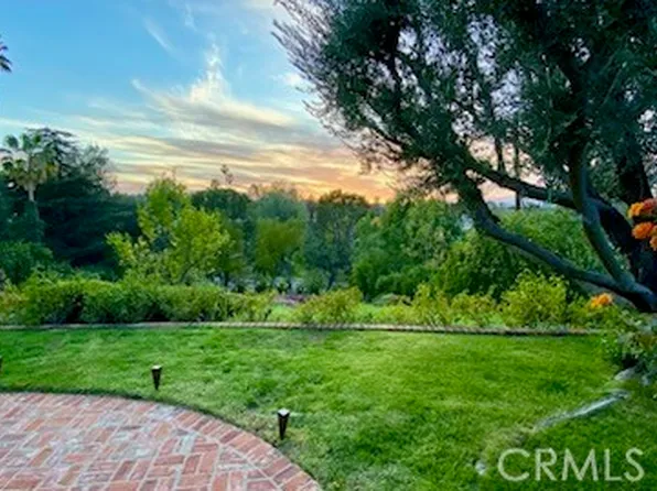 5950 Winnetka Ave, Woodland Hills, CA 91367