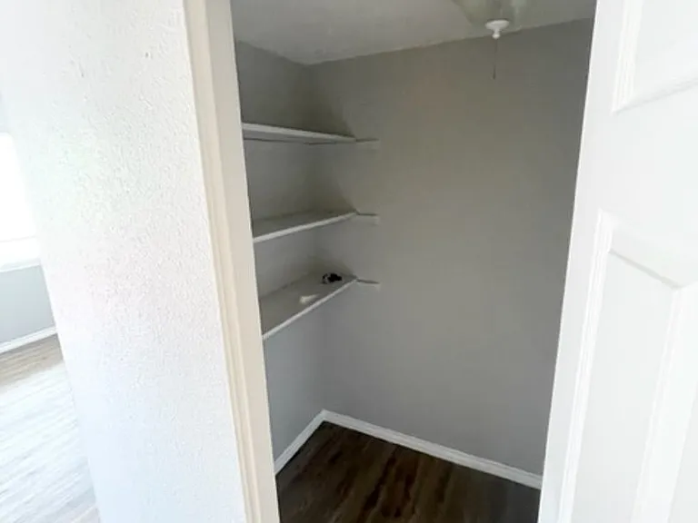 421 - 425 E Fountain Pl — Photo 23