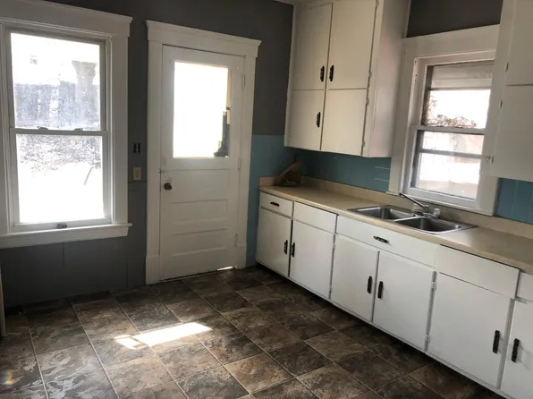 3441 Krather Rd, Cleveland, OH 44109