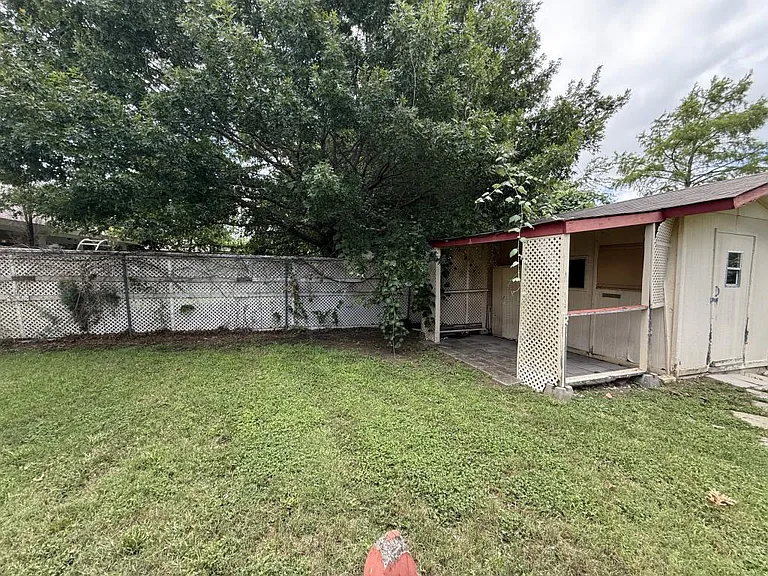 2302 Tracey Ann Ln — Photo 41