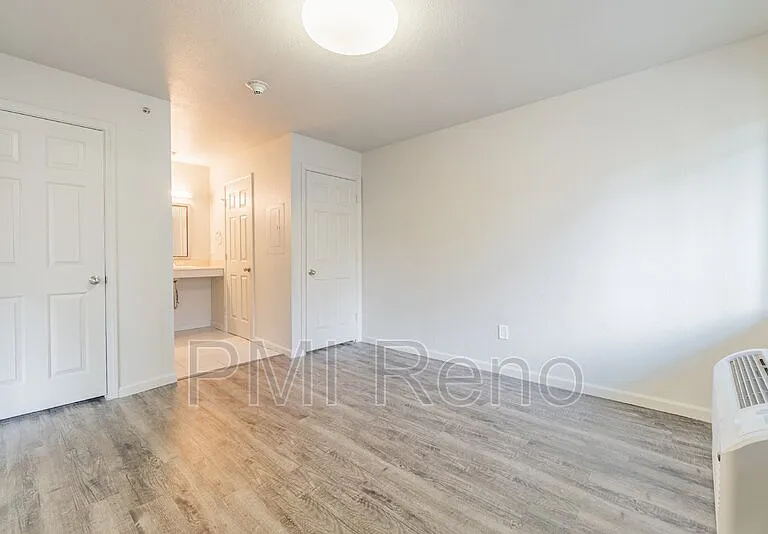 645 S Virginia St #3 — Photo 15