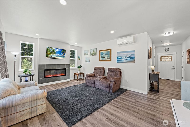 3rd image of 10912 118th Avenue Ct E
