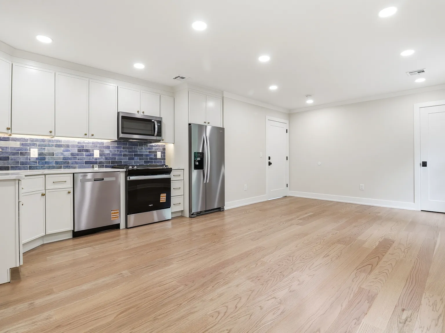 2 bed, 775 sqft, $2,800 — Photo 2