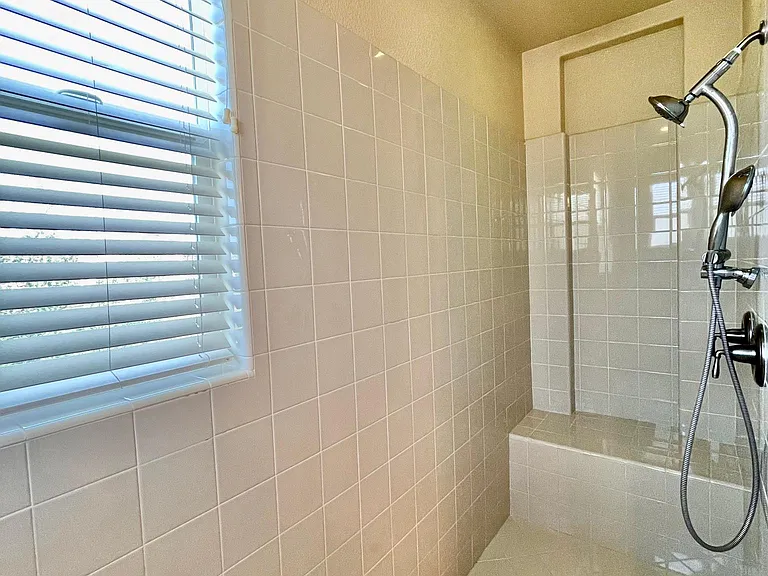 1736 Parkway Dr N — Photo 26