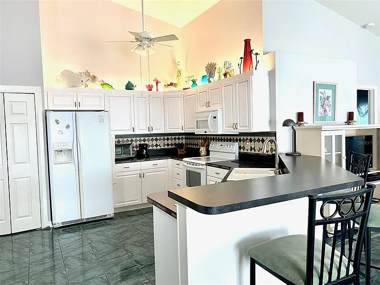 2602 Edgewater Ct — Photo 6