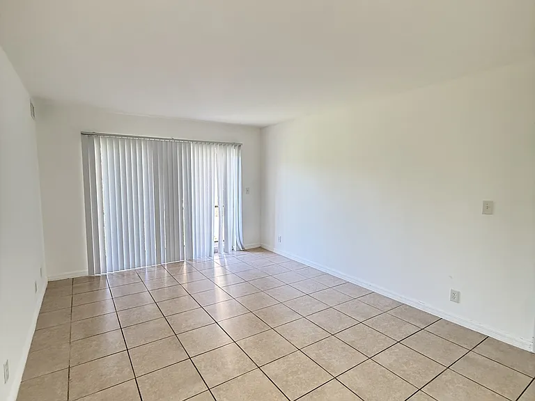 2912 NW 55th Ave #1D — Photo 1