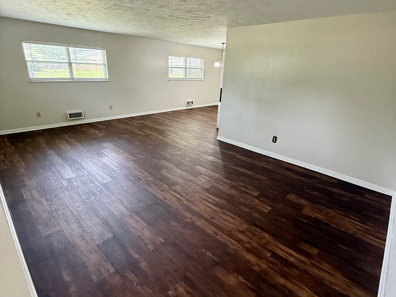 3 bed, 1834 sqft, $1,595 — Photo 2