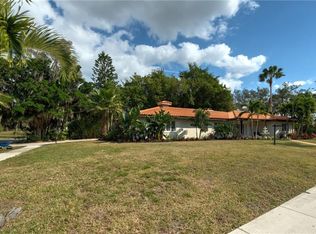7621 Westmoreland Dr, Sarasota, FL 34243