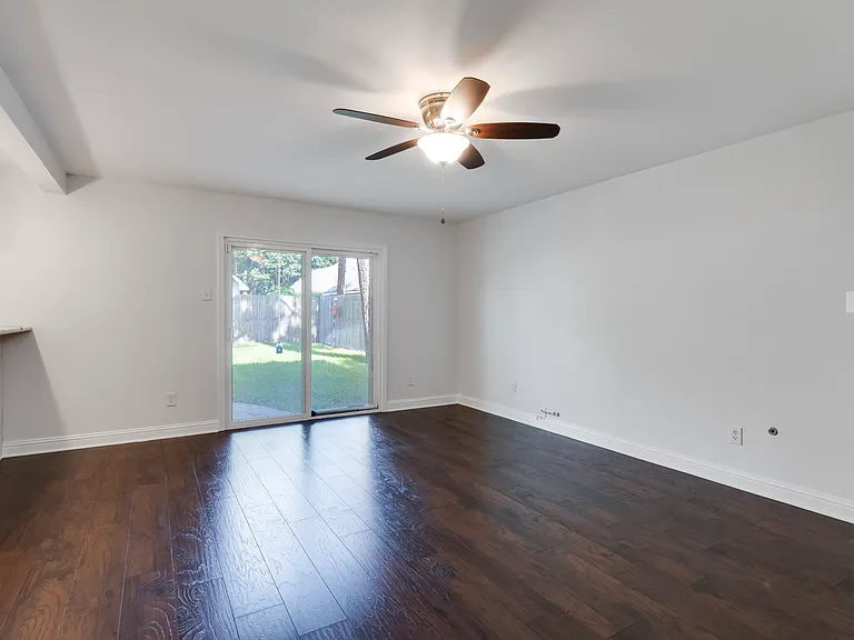 16215 Hollow Rock Dr — Photo 29