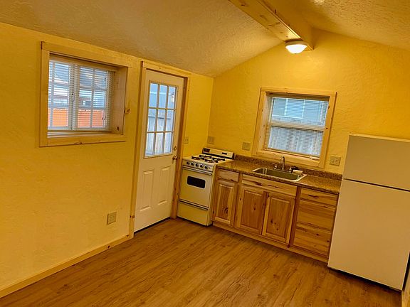 4th image of 3742 Tamarack Ave