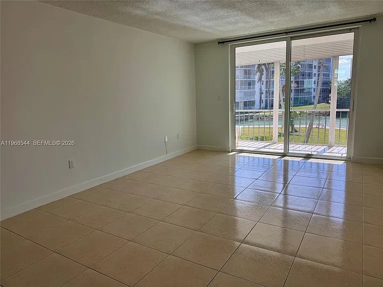 2855 Leonard Dr #H202 — Photo 9