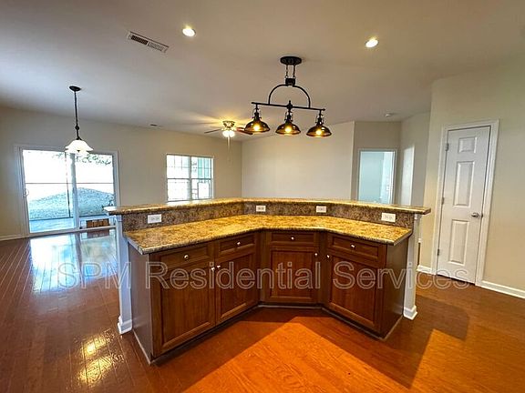 4th image of 104 Regan Ct