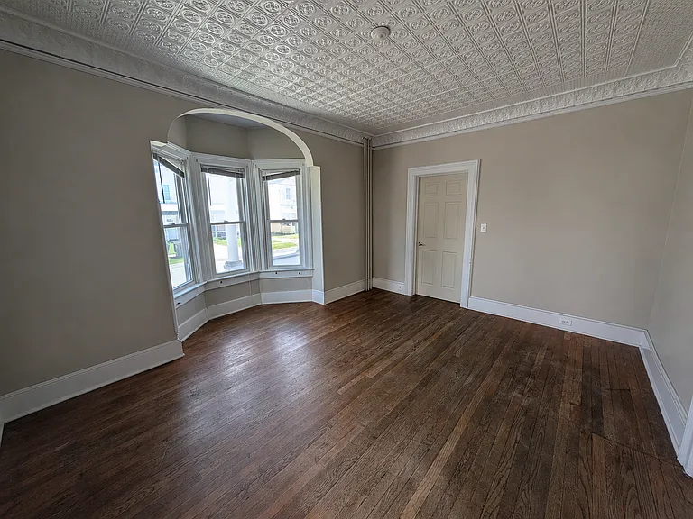 31 Central Ave — Photo 2