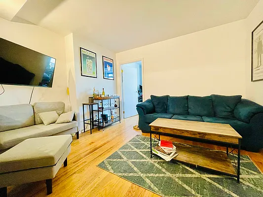 Rented by Metropolitan Property Group | media 25