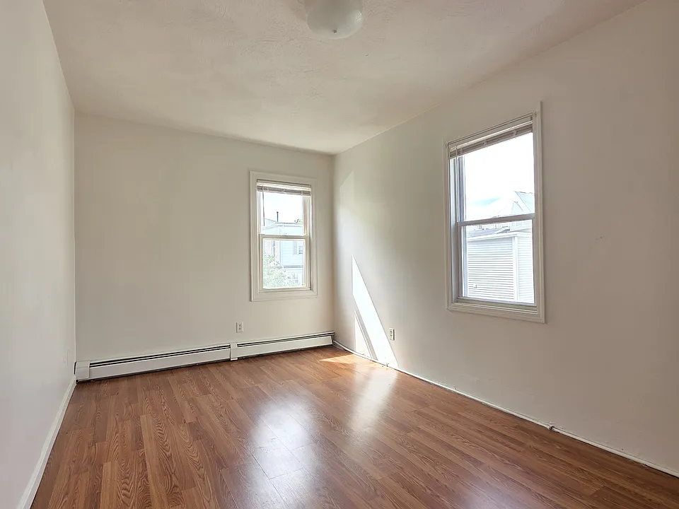  47 Courtland St 2ndFlr 2B/1B GreatLocale! Laundry! FreshPaint
