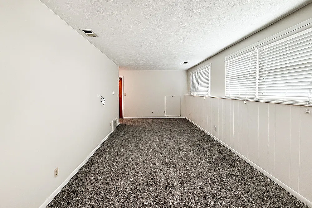 2 bed, 1000 sqft, $990 — Photo 2