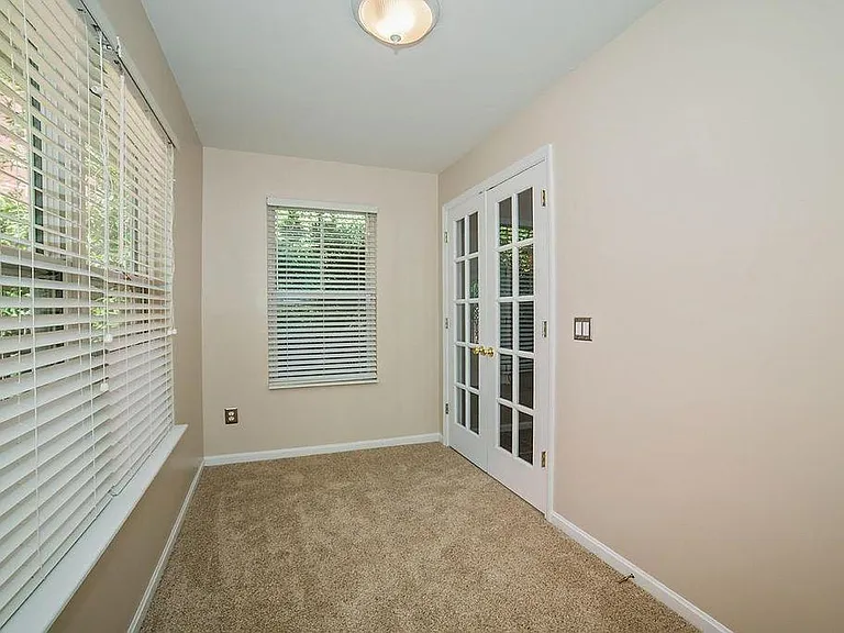 2532 Riverside Dr — Photo 14