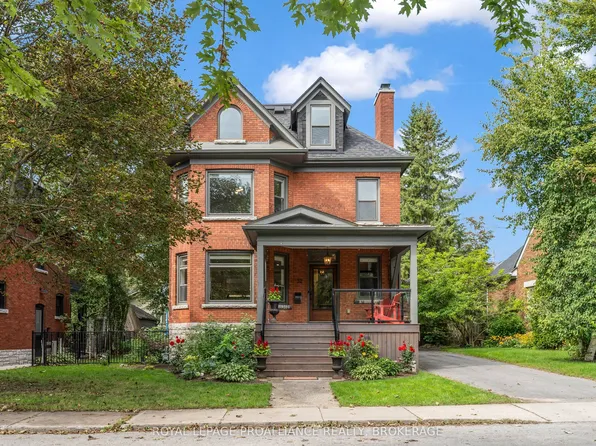 32 Kensington Ave, Kingston, ON K7L 4B5
