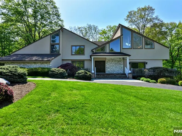 10 Mallard Run, Upper Saddle River, NJ 07458