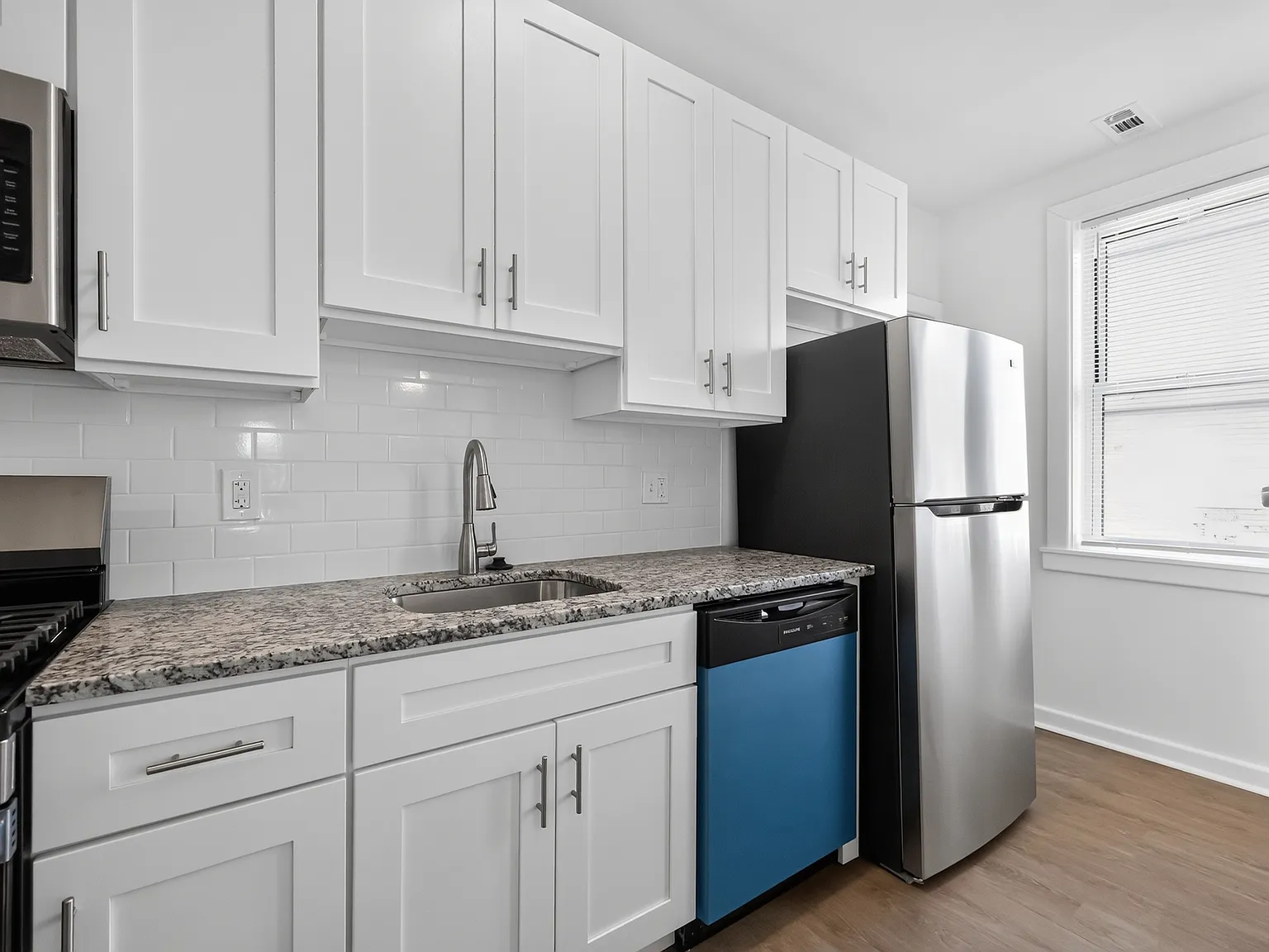 2 bed, 800 sqft, $1,350 — Photo 3