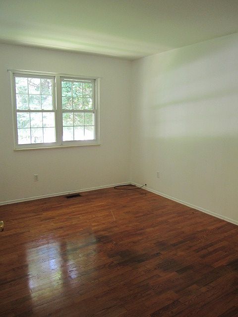 2nd image of 5170 Seymour Rd