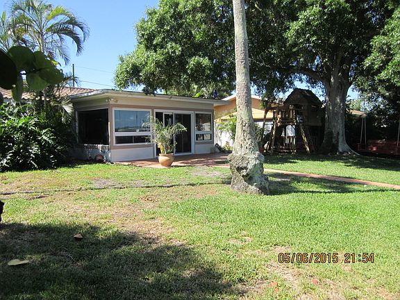 3rd image of 3521 Manatee Dr SE