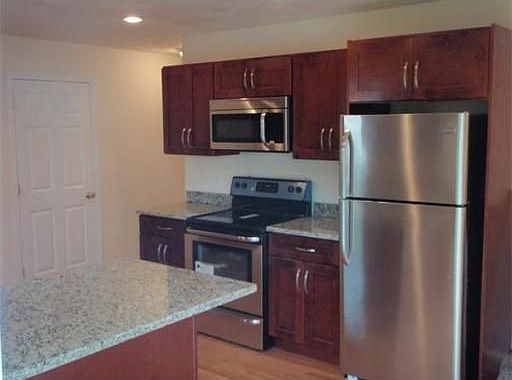 4th image of 12 Woodbury Ct #A