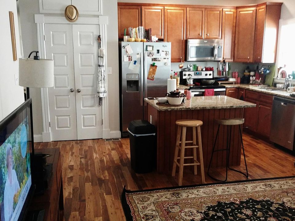 1st image of 870 N 22nd St #B