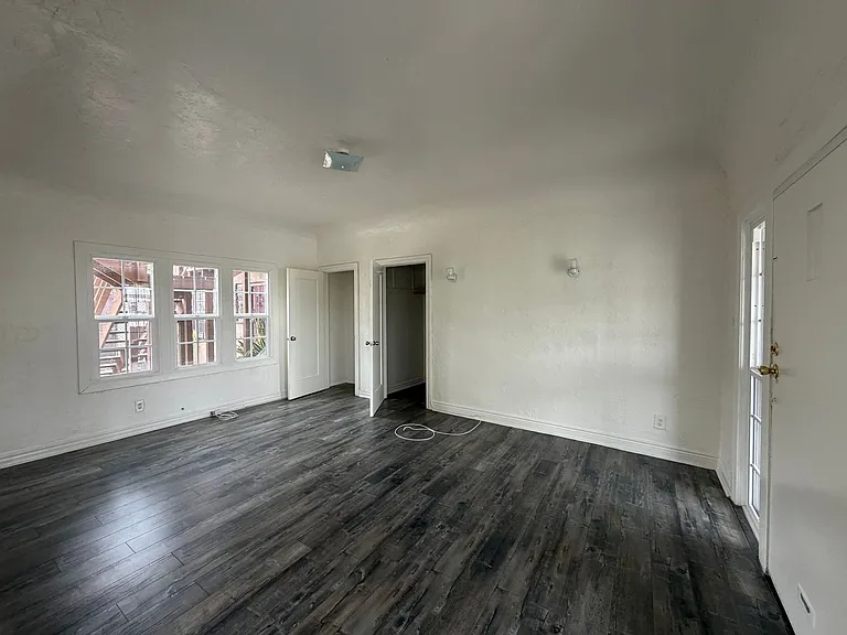 2612 Edgehill Dr — Photo 11