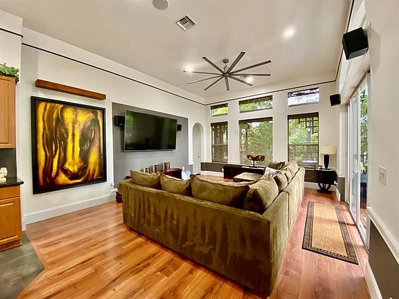 3rd image of 10695 Oak Meadow Ln