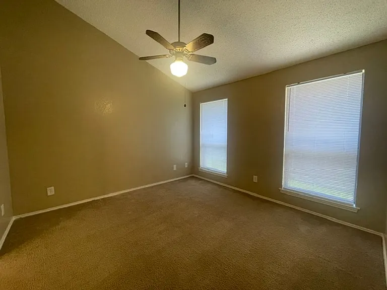 1226 W Hudgins St — Photo 12
