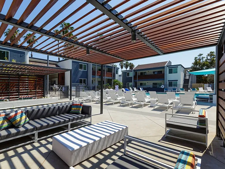 Beverly Plaza Apartments — Photo 20