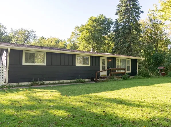 105 Sumac Ave, McHenry, IL 60051