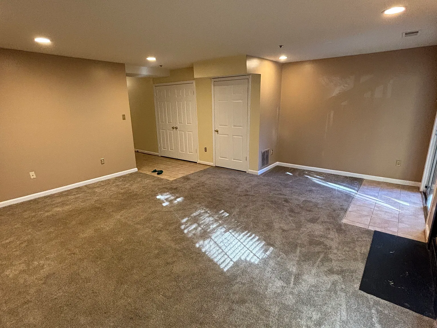 4 bed, 2052 sqft, $3,200 — Photo 2