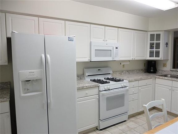 2nd image of 803 Redmont Pl #803