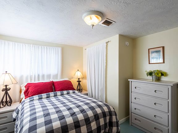 4th image of 18 S Lincoln Ave #1
